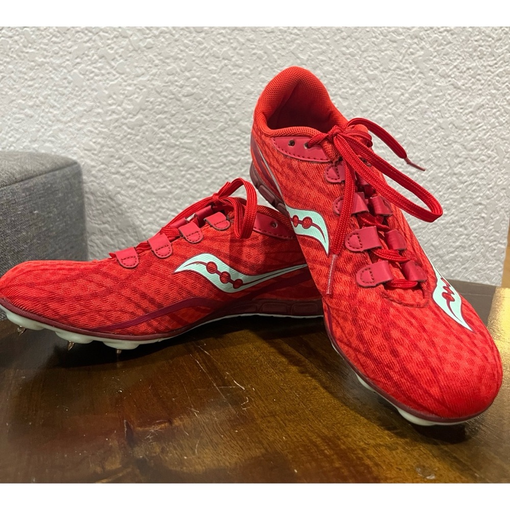 Saucony Shoes Women’s 6 Red Vendetta Running Cleats Sneakers S19027-5